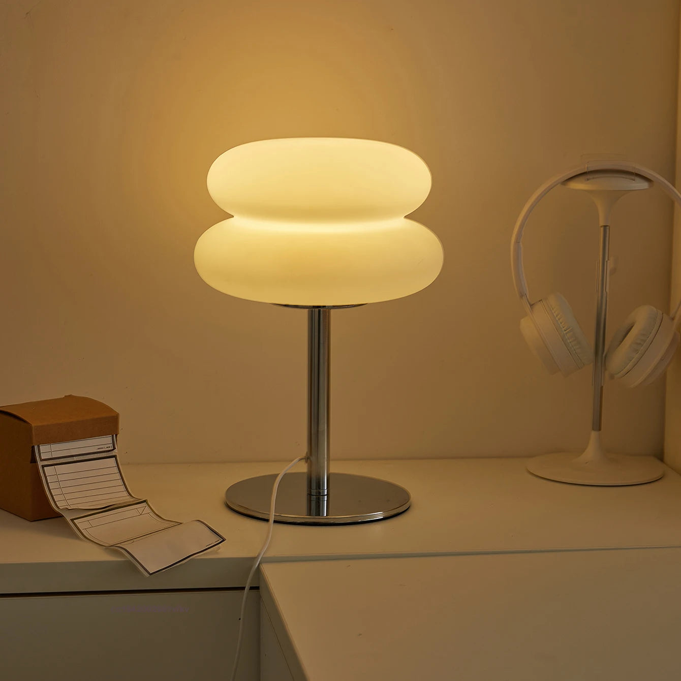 Elegant Cream Table Lamp with Plastic Lampshade - Image 4