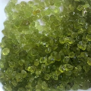 20g/Pack Natural Peridot Olivine Quartz Chips – Raw Gemstone Gravel for Healing, Decoration & Feng Shui